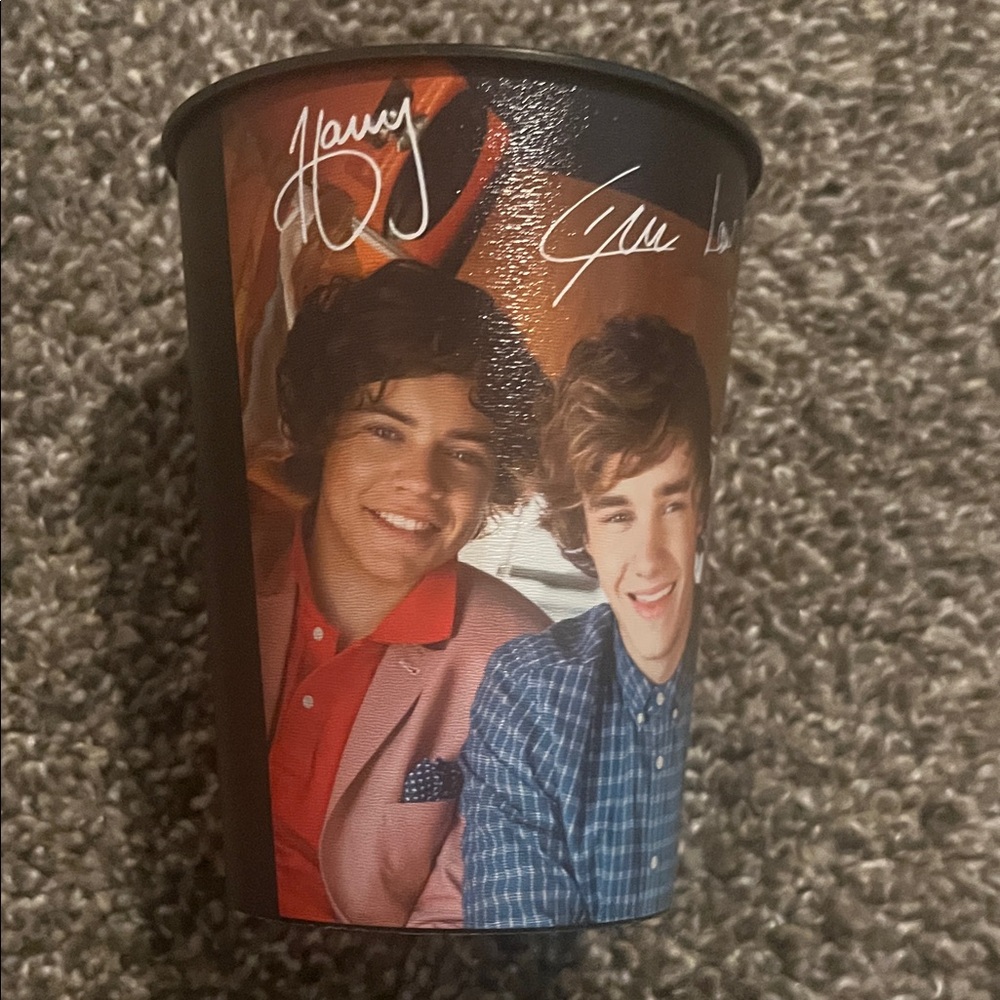 1D Multicolor Collectible Cup